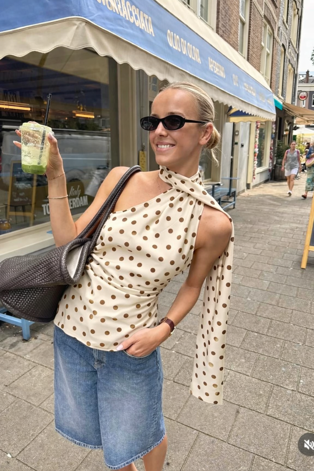 Πουά μπλούζα με έναν ώμο