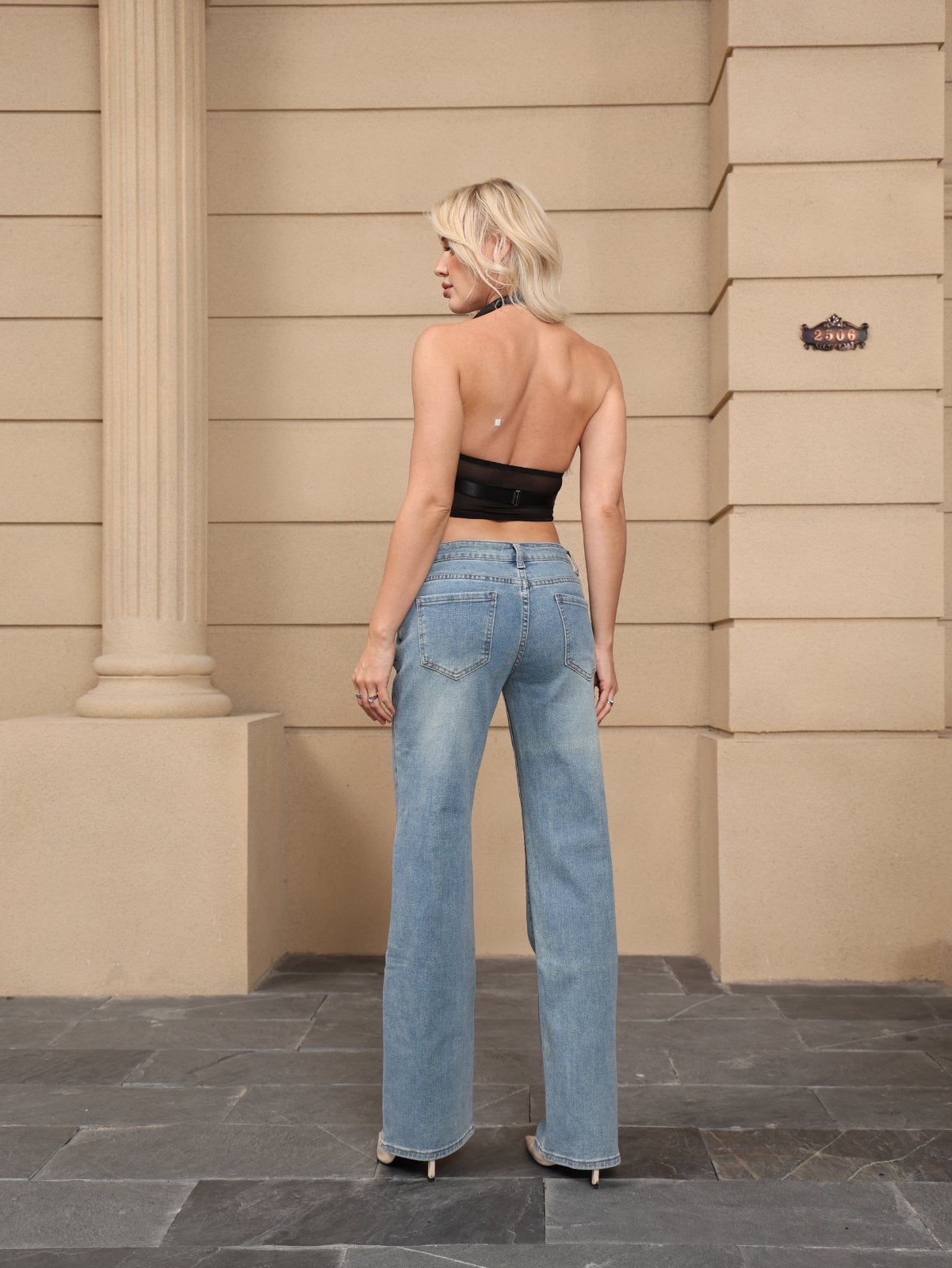 Τζιν παντελόνι σε ίσια γραμμή