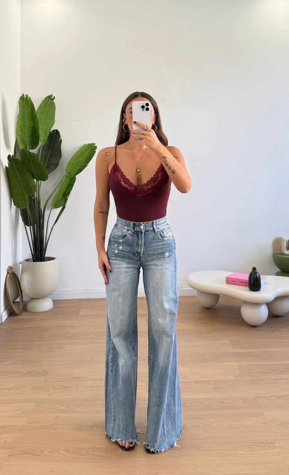 Κορμάκι με δαντέλα