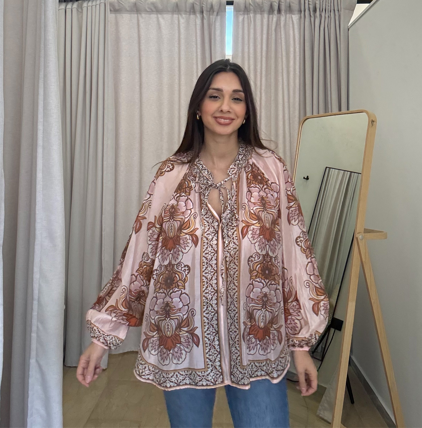 Μπλούζα με μεταξωτή υφή