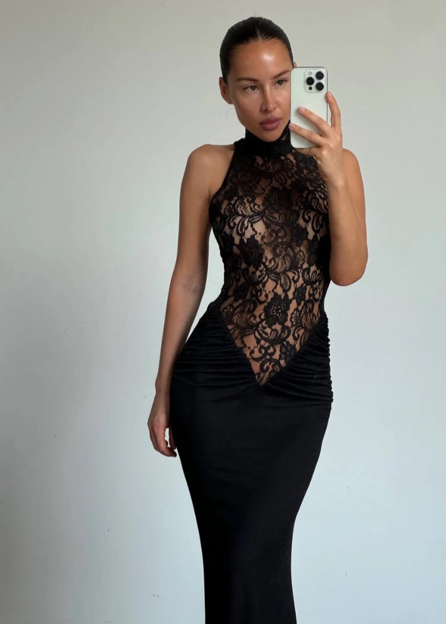 Φόρεμα με δαντέλα