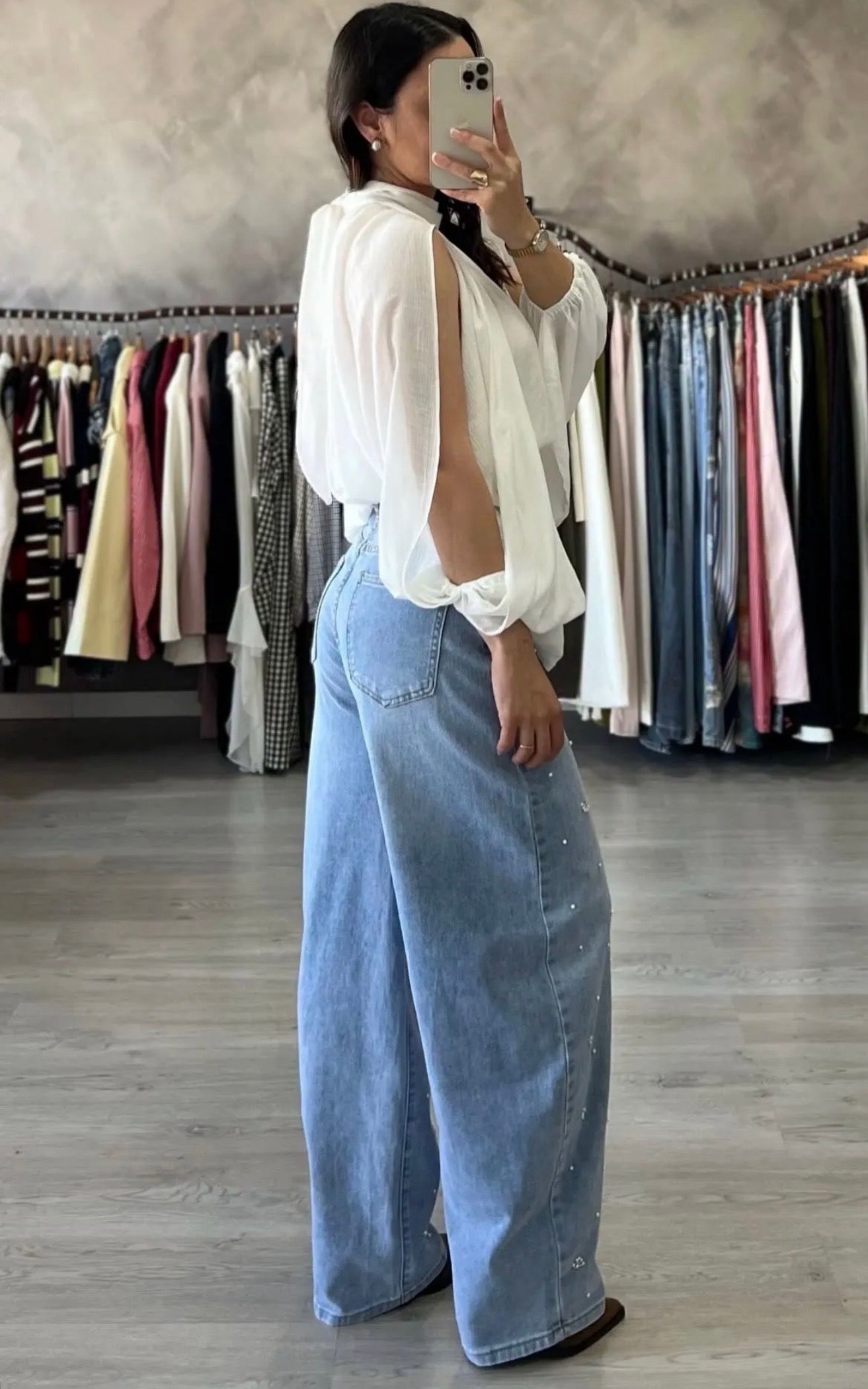 Τζιν παντελόνι με λεπτομέρειες