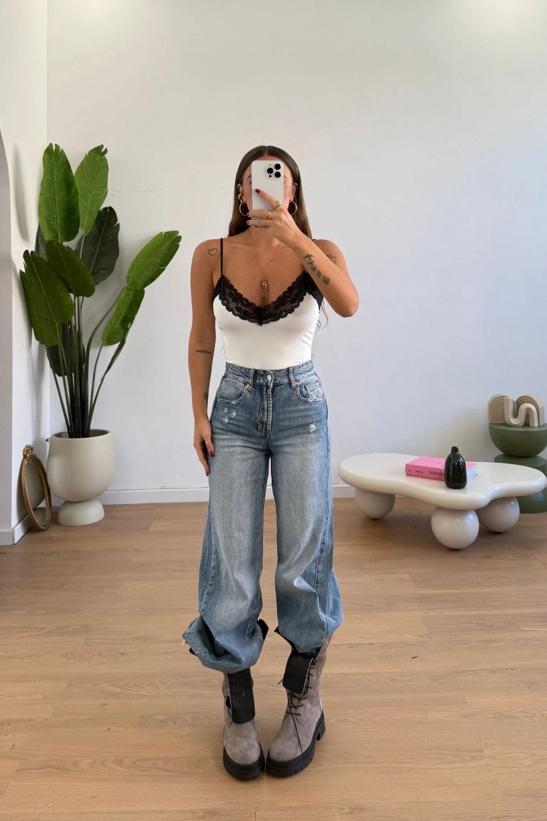 Κορμάκι με δαντέλα