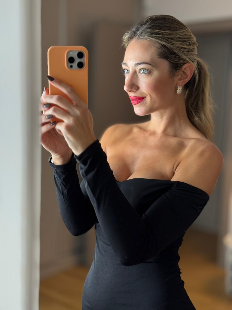 Φόρεμα ελαστικό με έξω ώμους