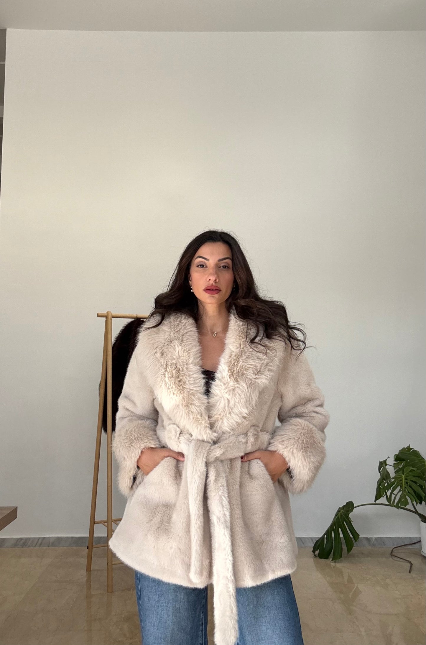 Πανωφόρι faux γούνα με ζώνη