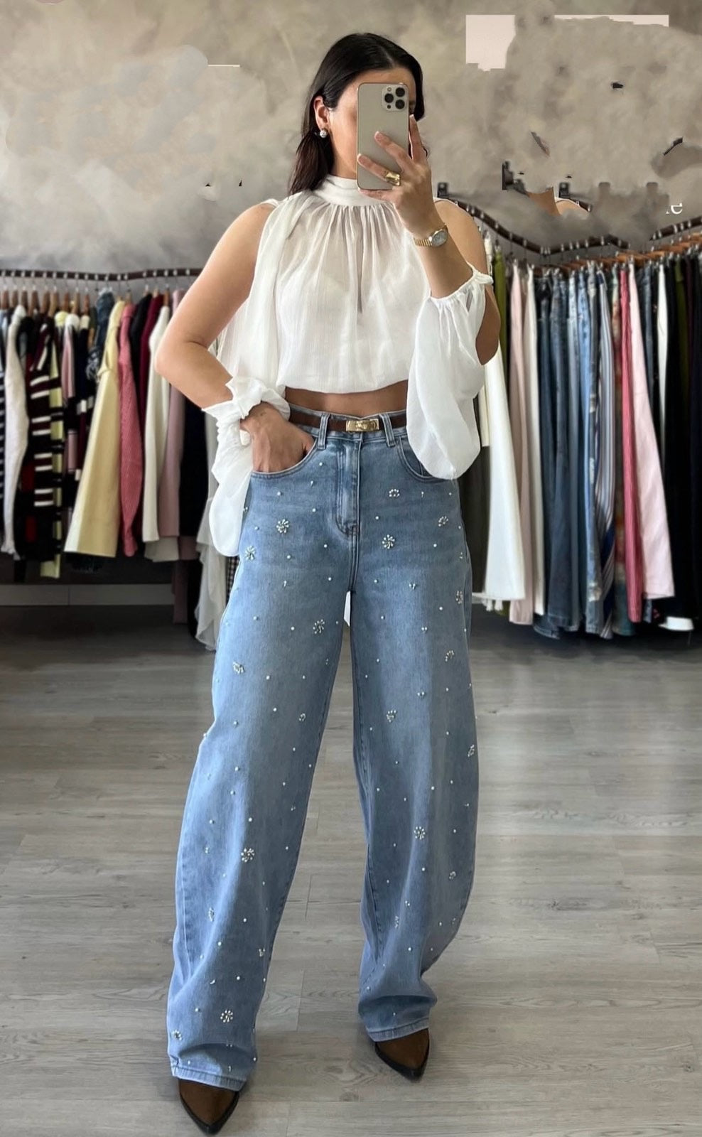 Τζιν παντελόνι με λεπτομέρειες