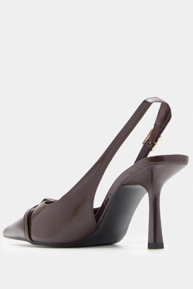 Γόβες μυτερές με μεταλλική λεπτομέρεια