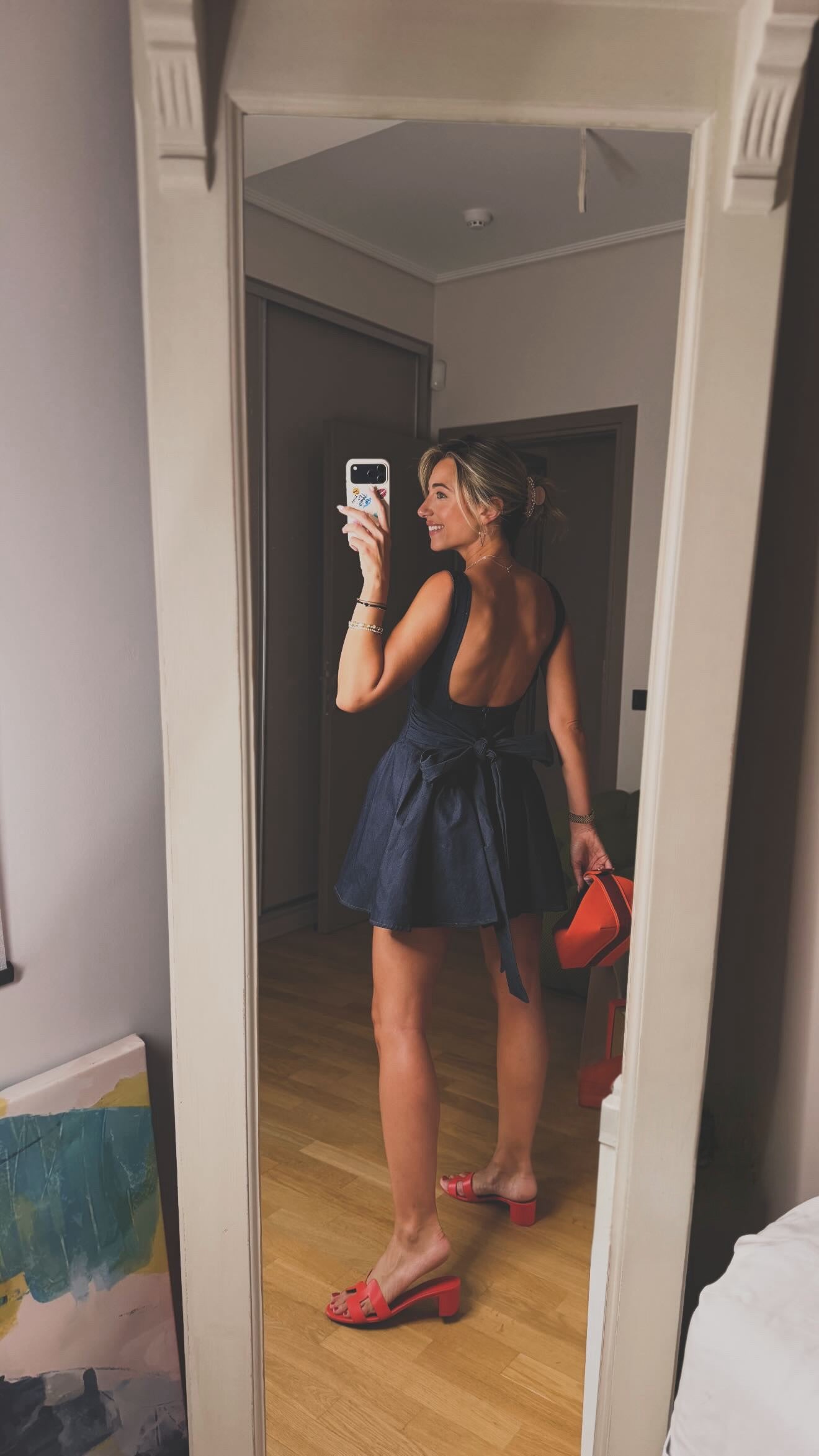 Denim mini φόρεμα με έξω πλάτη