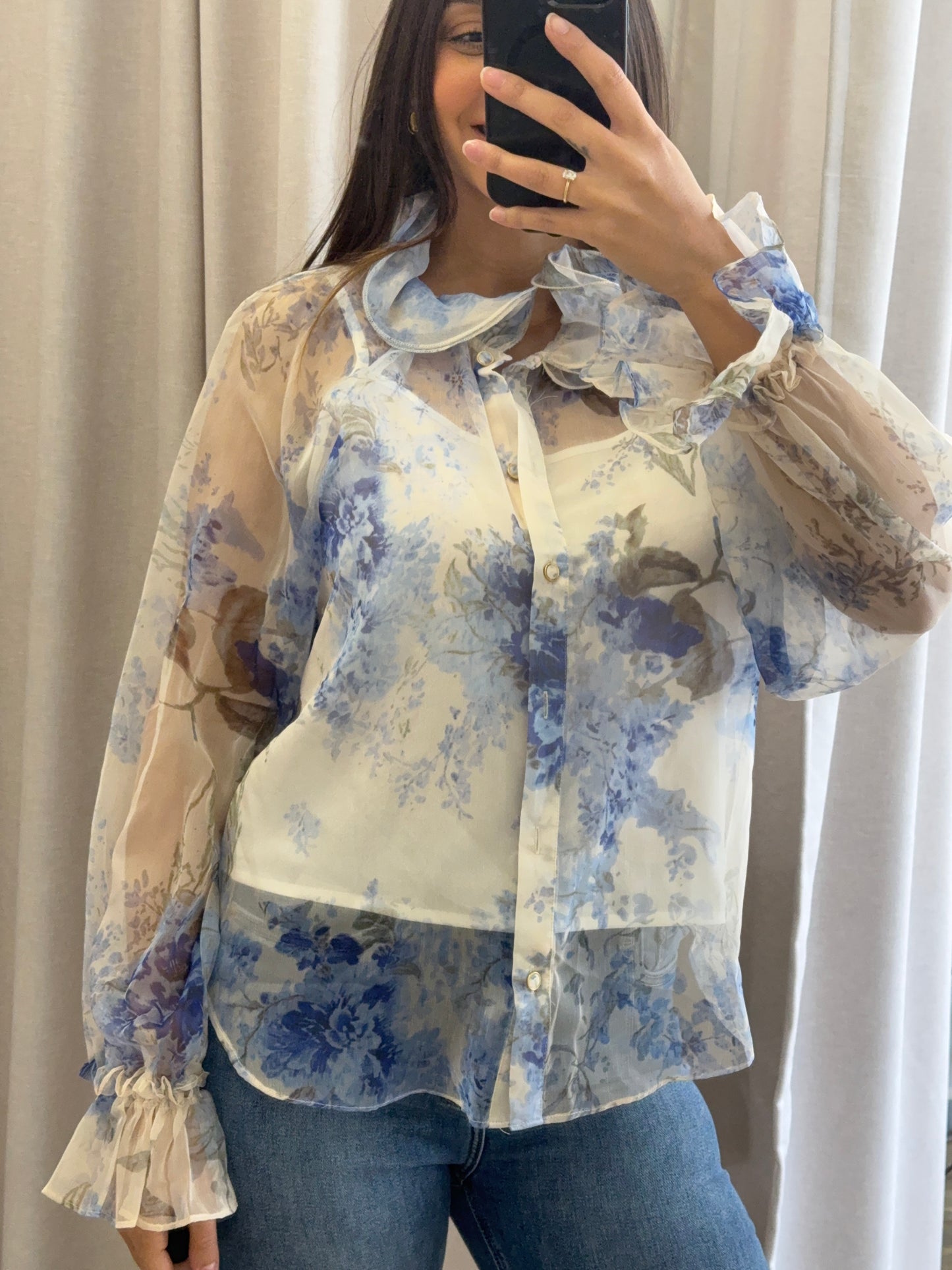 Πουκάμισο με βολάν στο γιακά