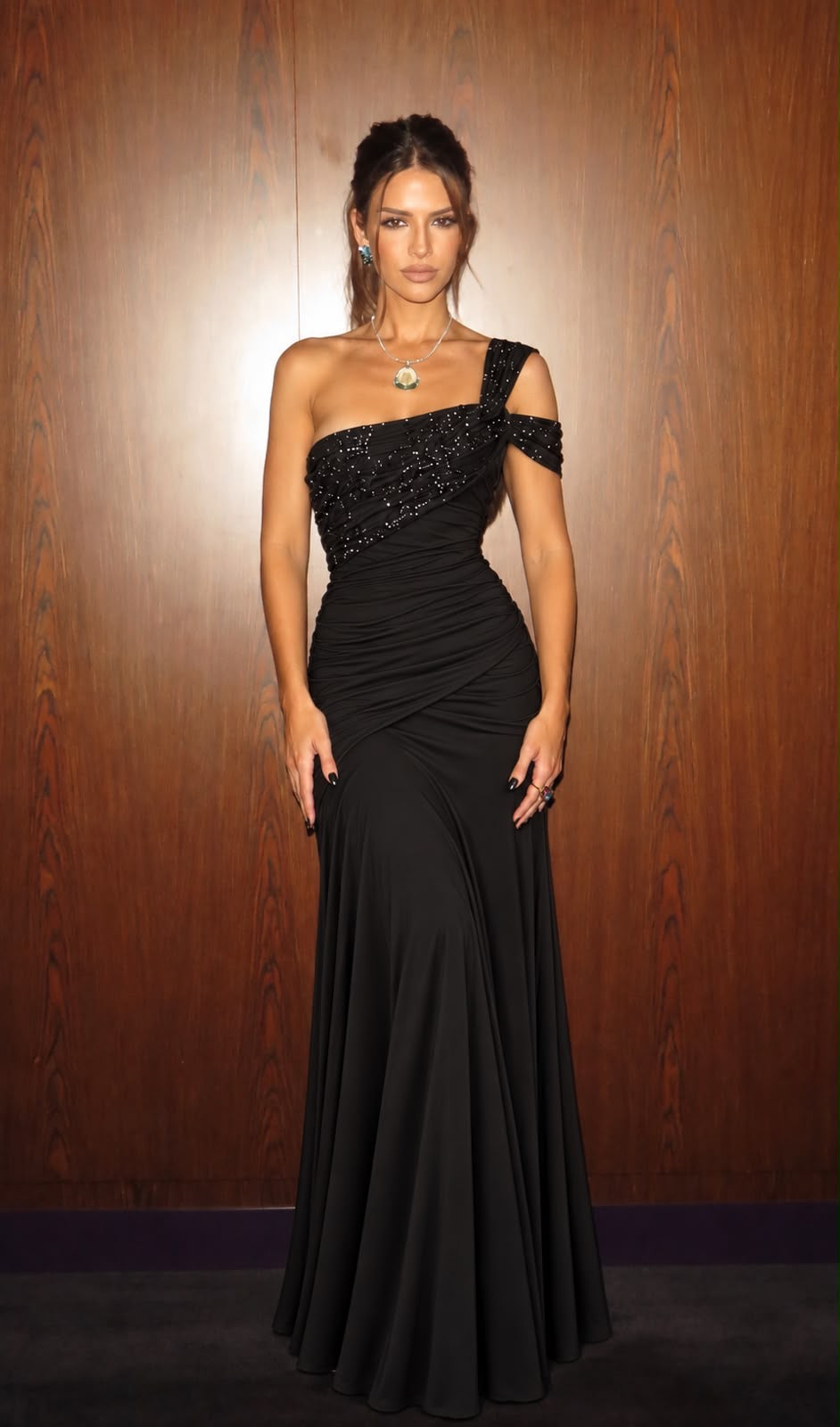 Maxi φόρεμα one shoulder με στρας και σούρες μαύρο