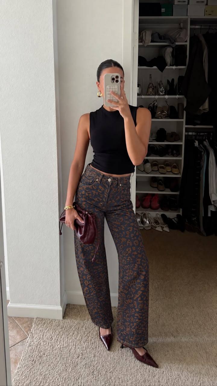 Ψηλόμεσο wide leg τζιν με βελουτέ σχέδια