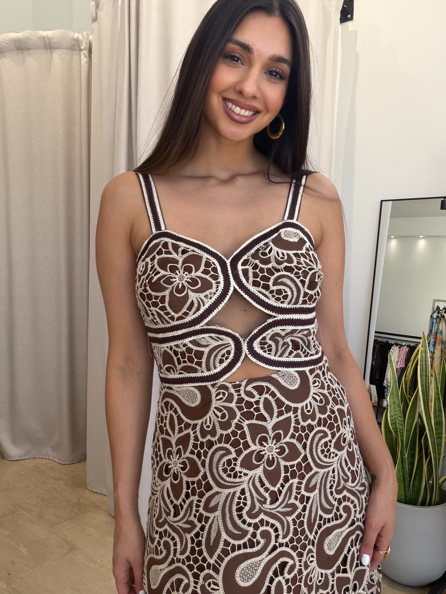 Maxi Φόρεμα με Δαντελένιο Cut-Out Σχέδιο