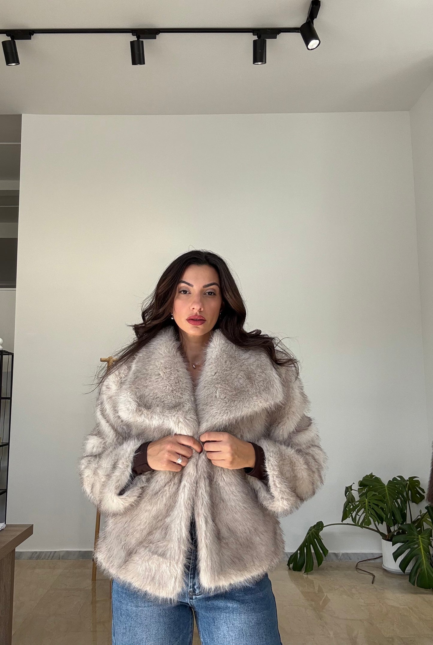 Faux γούνα με γιακά