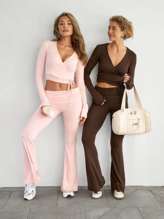 Σετ τοπ δετό και παντελόνι με απαλή υφή