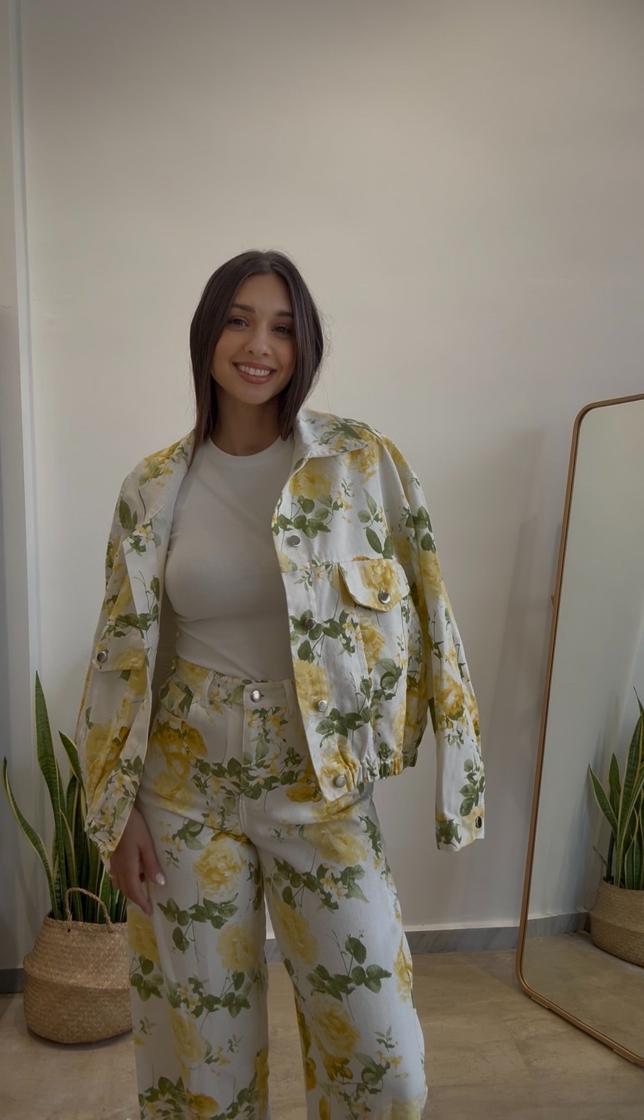 Σετ τζάκετ και παντελόνι  λευκό με λουλούδια Lumina