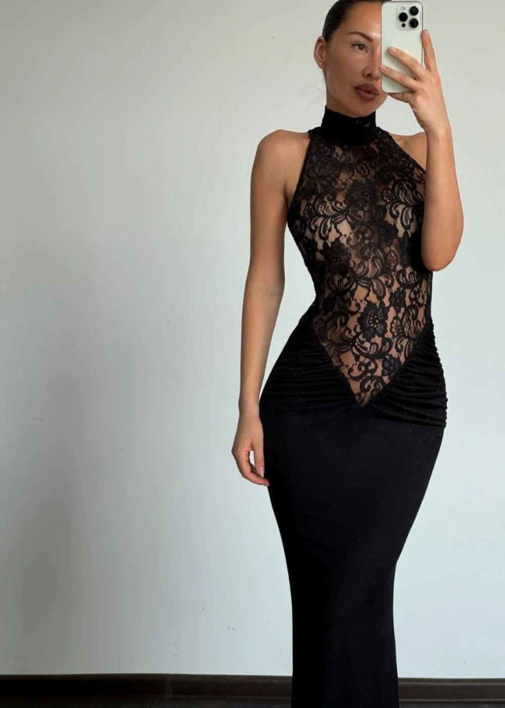 Φόρεμα με δαντέλα