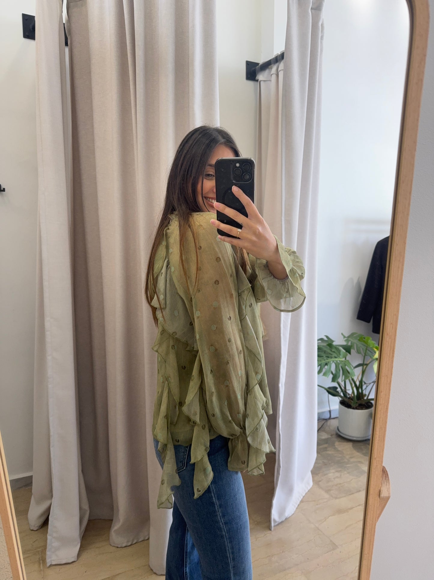 Πουκάμισο με βολάν και σχέδια