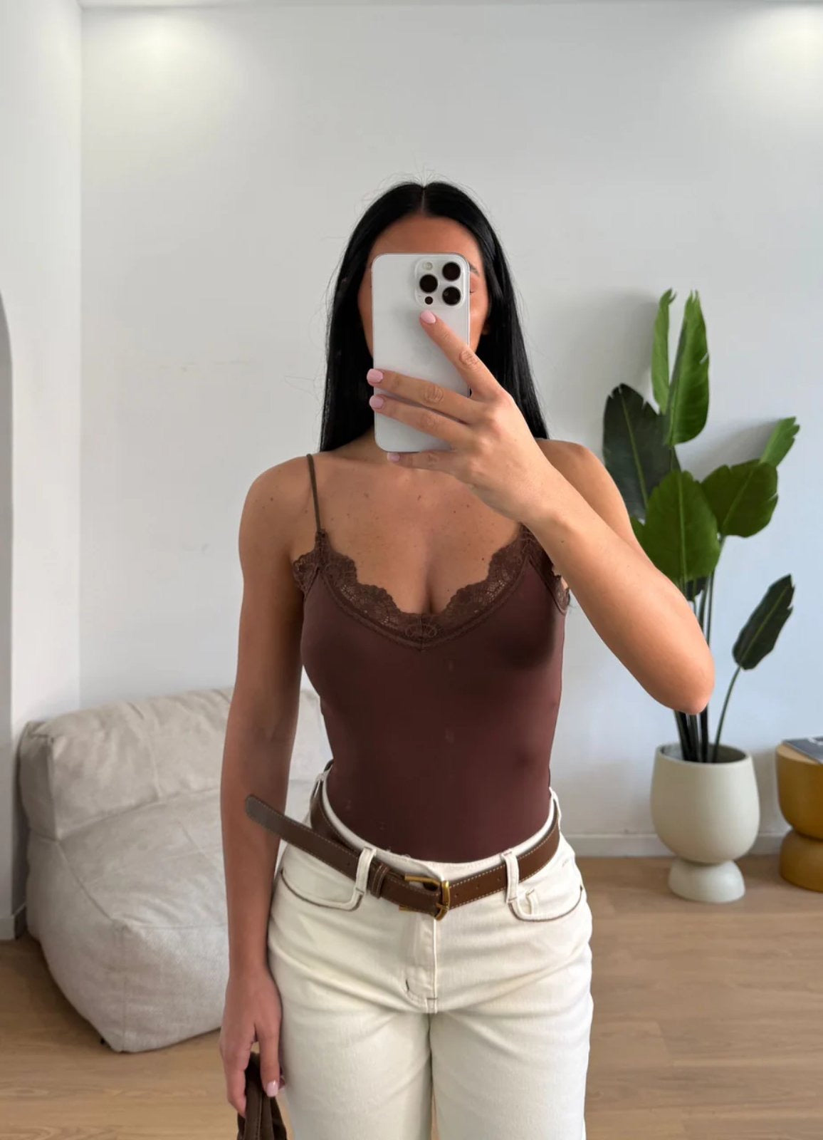 Κορμάκι με δαντέλα