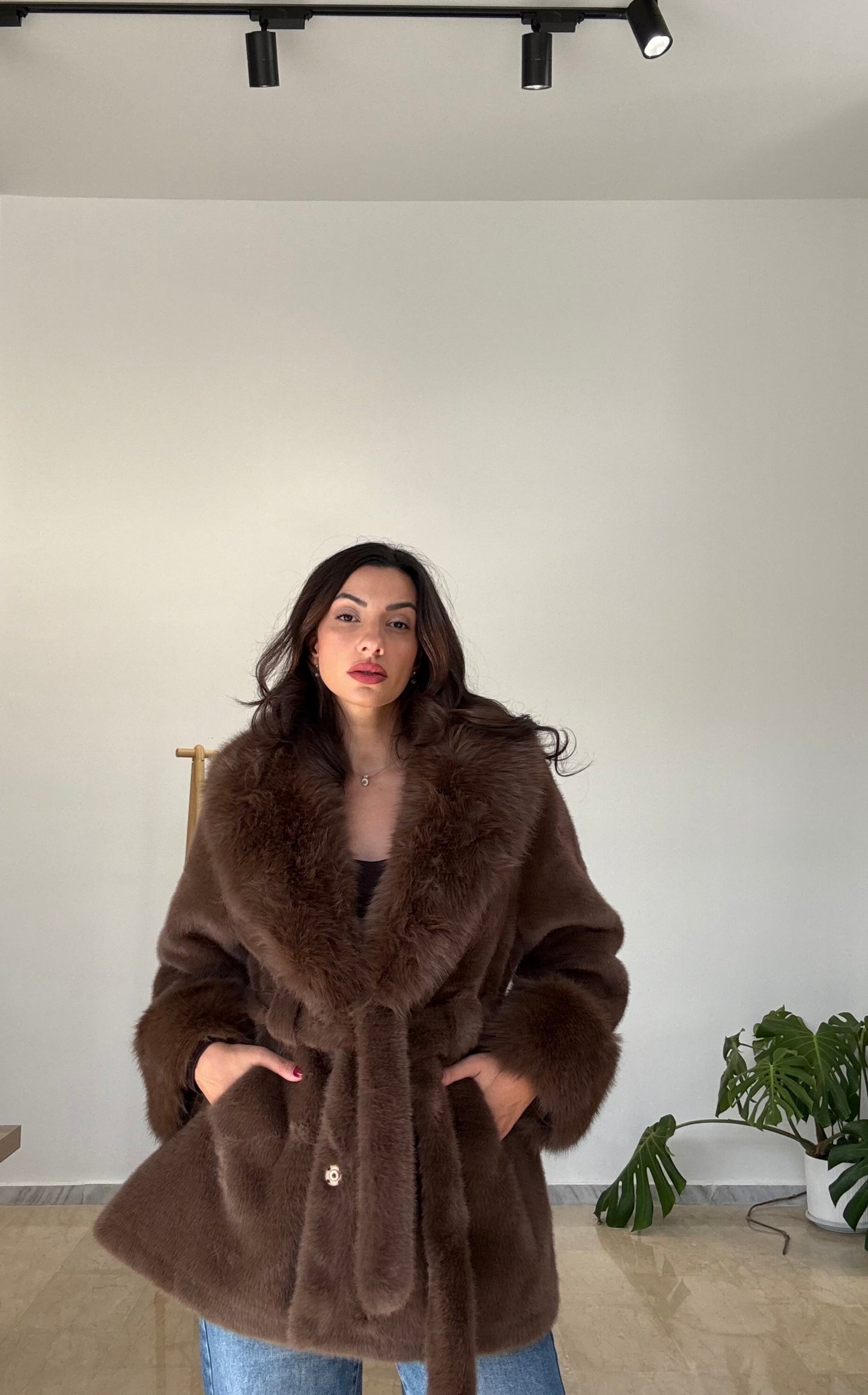 Πανωφόρι faux γούνα με ζώνη