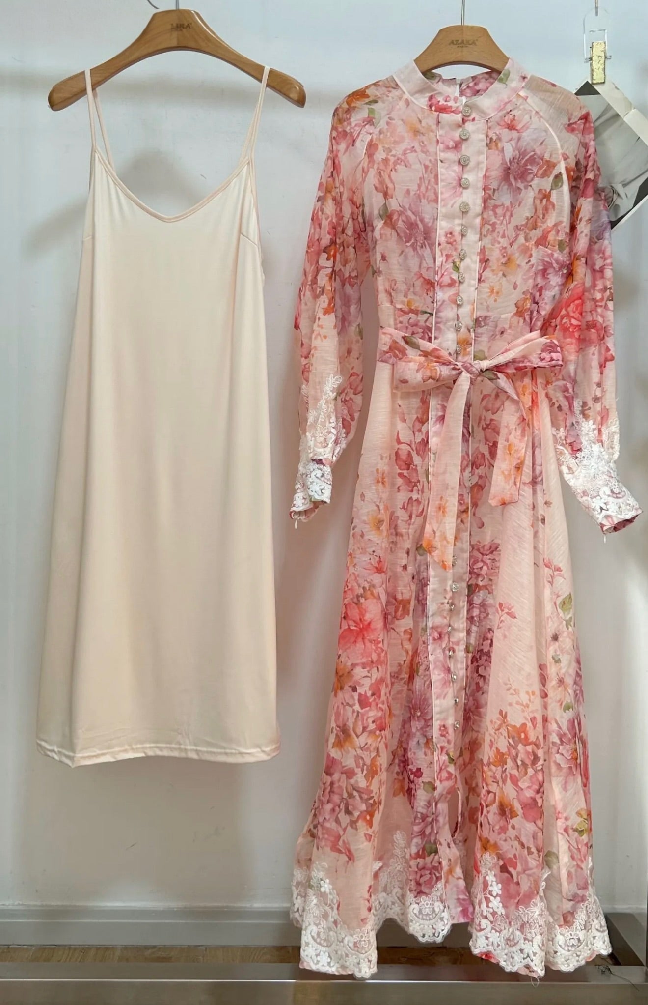 Floral Maxi φόρεμα με δαντέλα και ζώνη