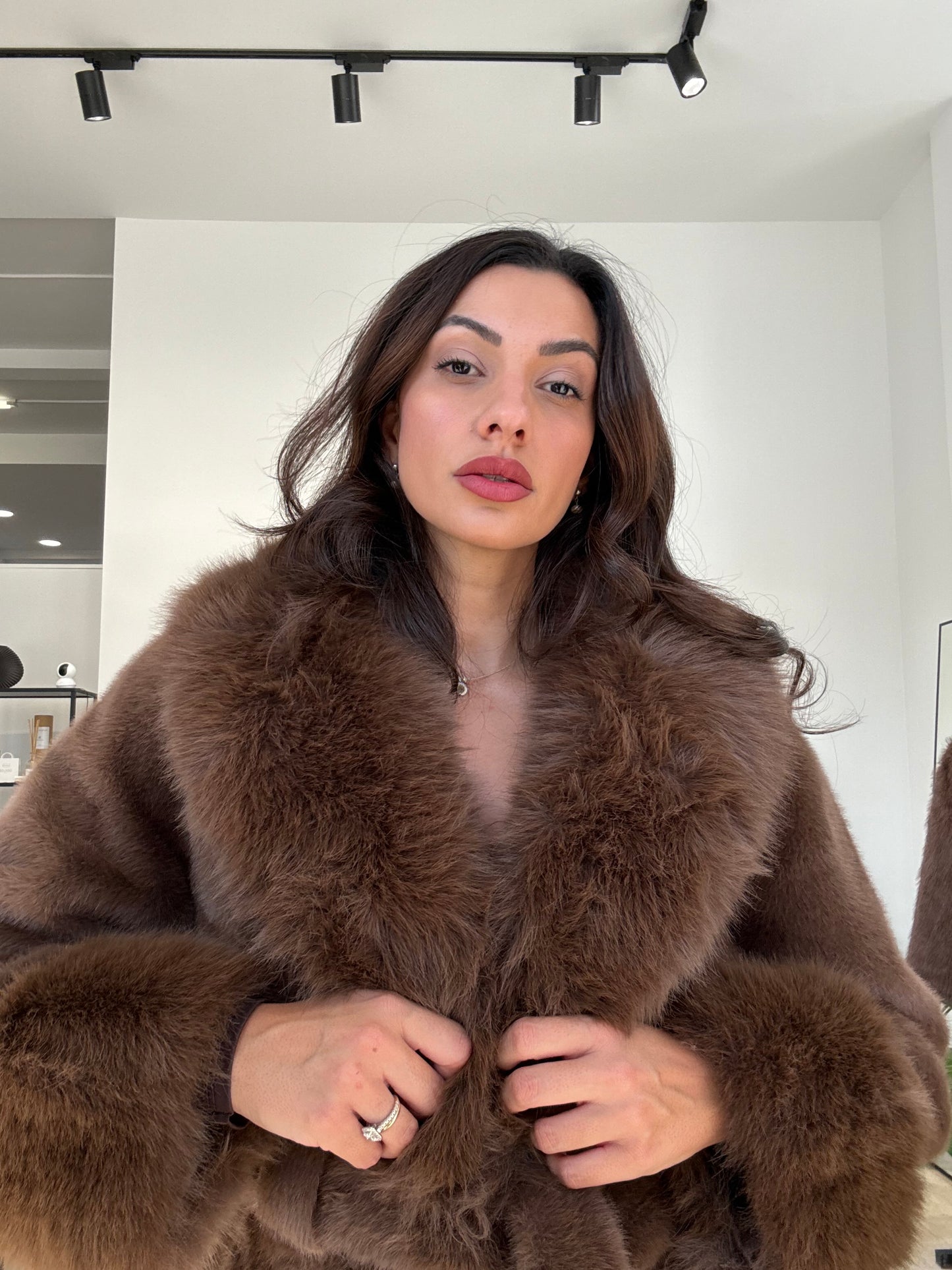 Πανωφόρι faux γούνα με ζώνη