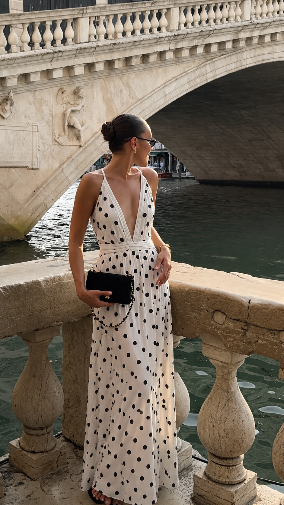 Polka Dot Maxi Φόρεμα με V Ντεκολτέ