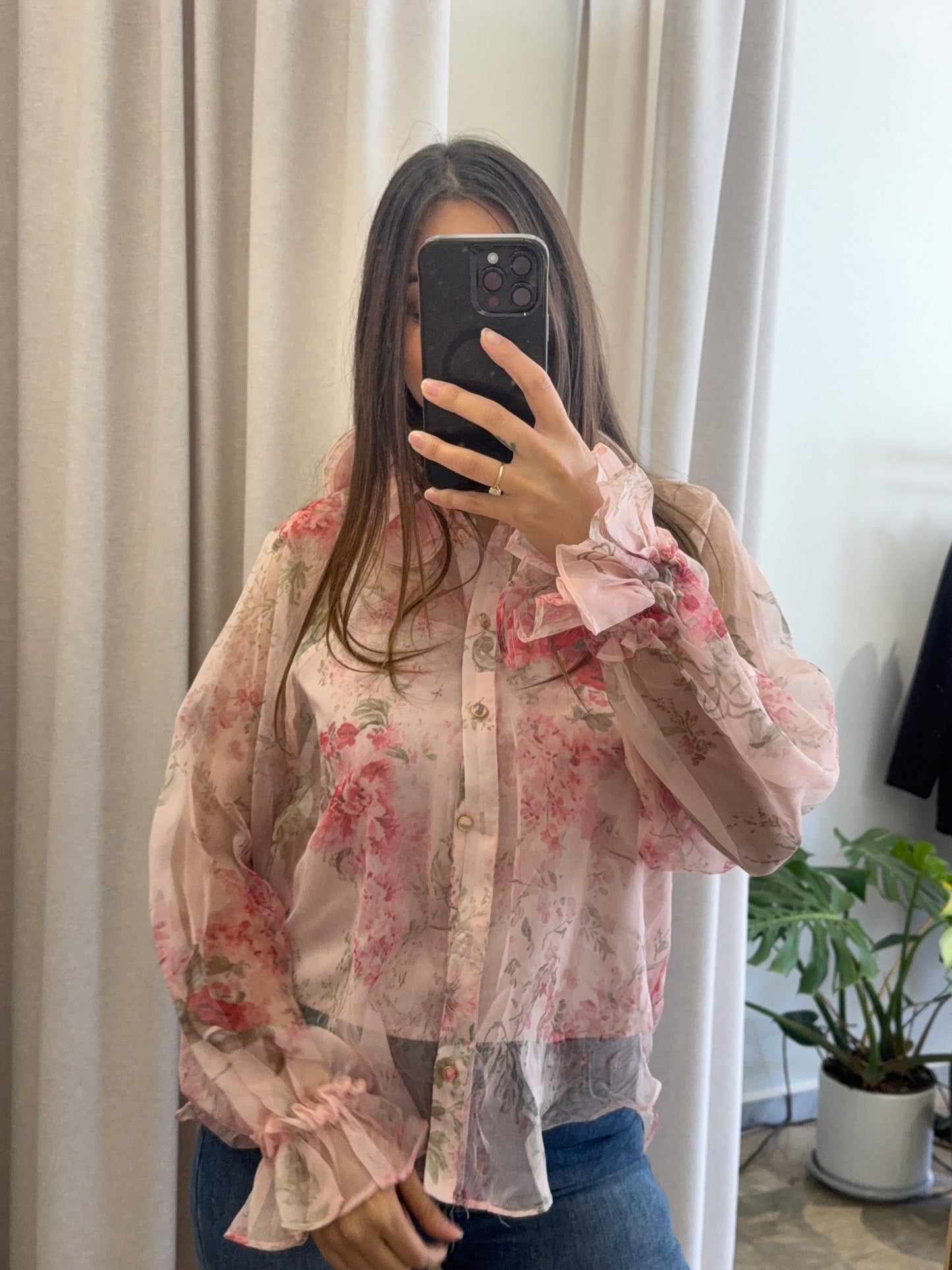 Πουκάμισο με βολάν στο γιακά