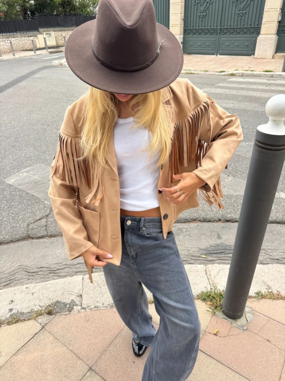 Τζάκετ με κρόσσια και κουμπί