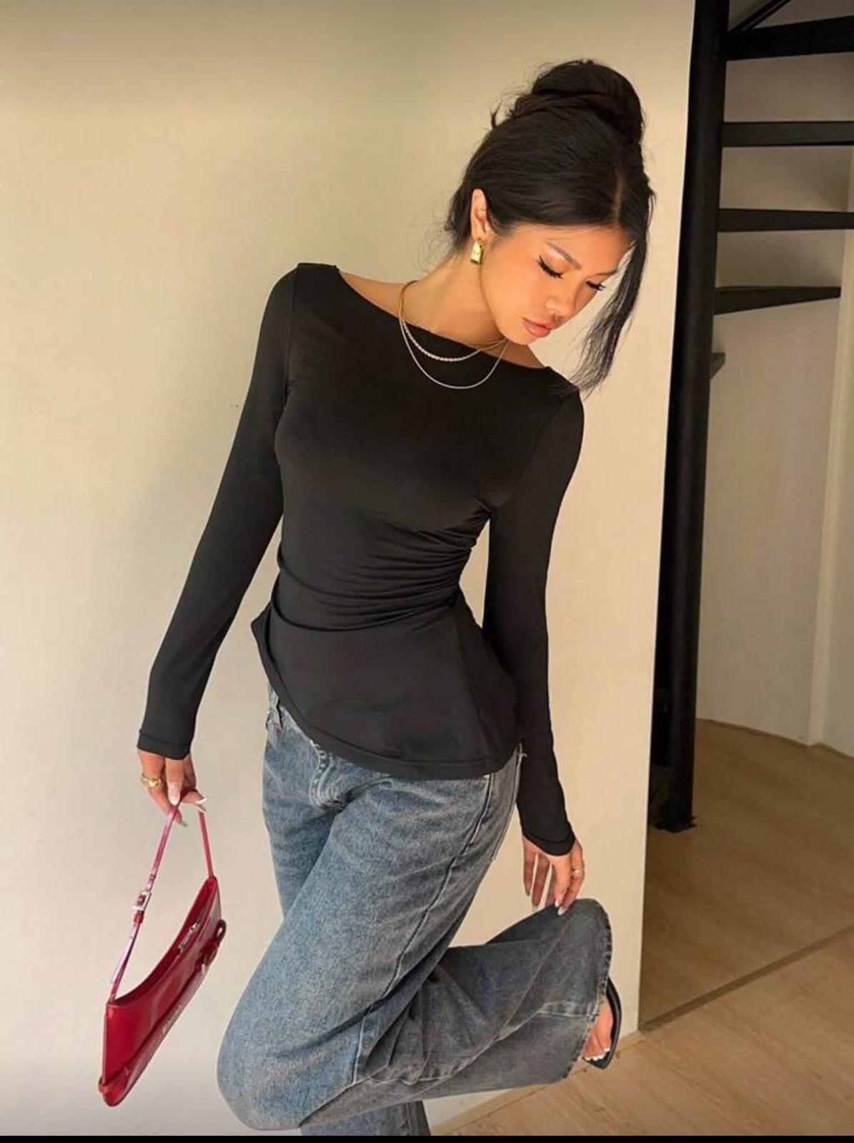 Μπλούζα με δαντέλα στην πλάτη