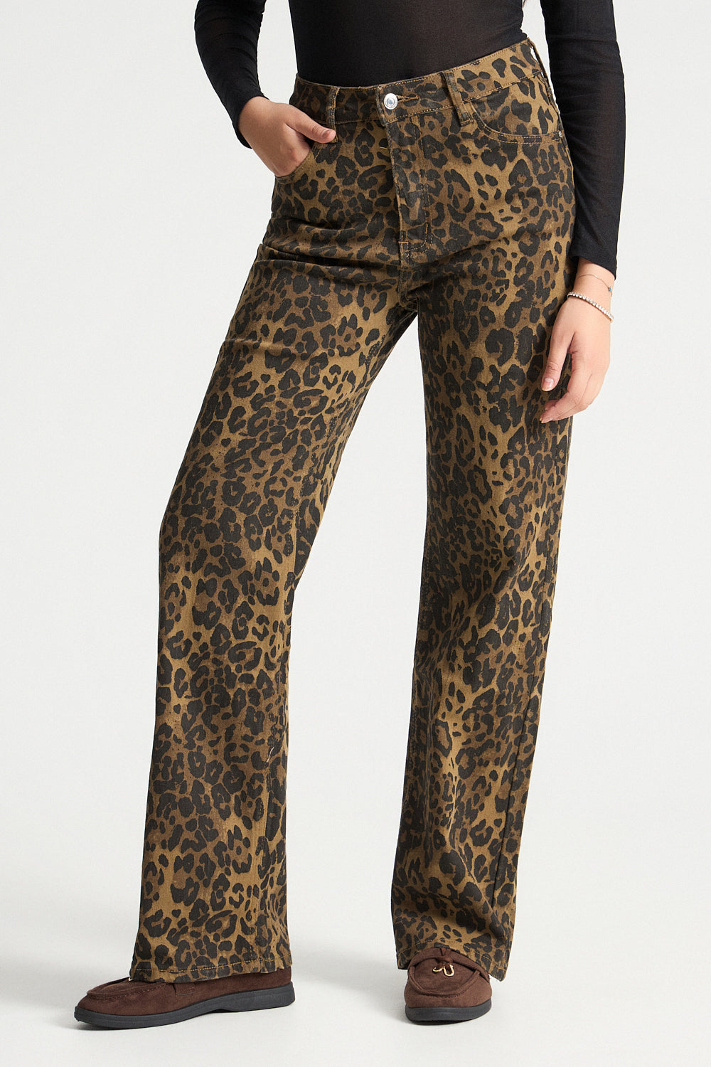 Λεοπάρ Τζιν σε ίσια γραμμή