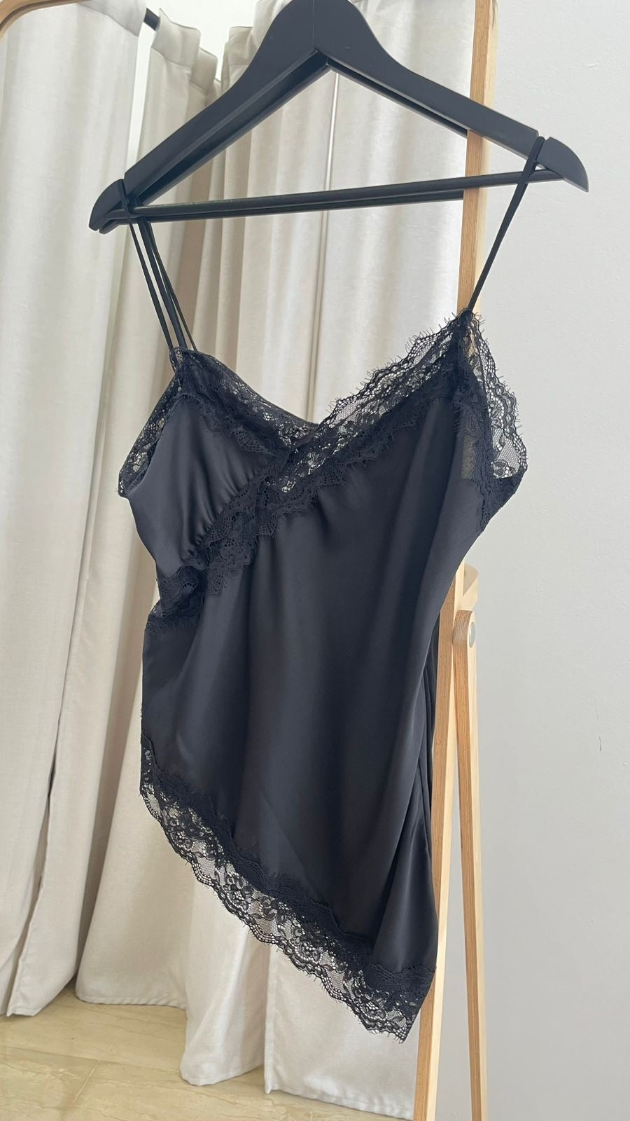 Ασύμμετρο Lingerie τοπ κοντό