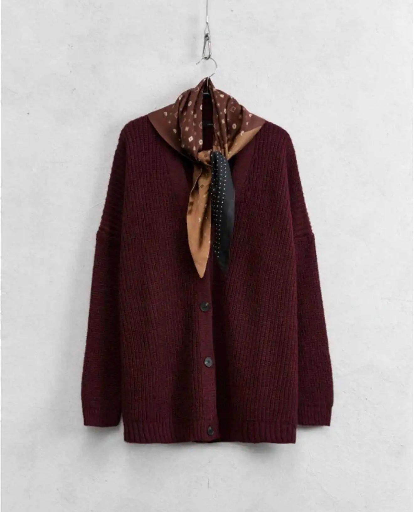 Πλεκτή ζακέτα με αποσπώμενο φουλάρι