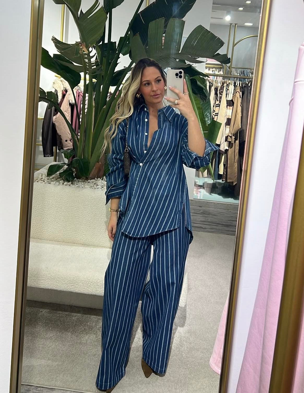 Σετ ριγέ πουκαμίσα και παντελόνι