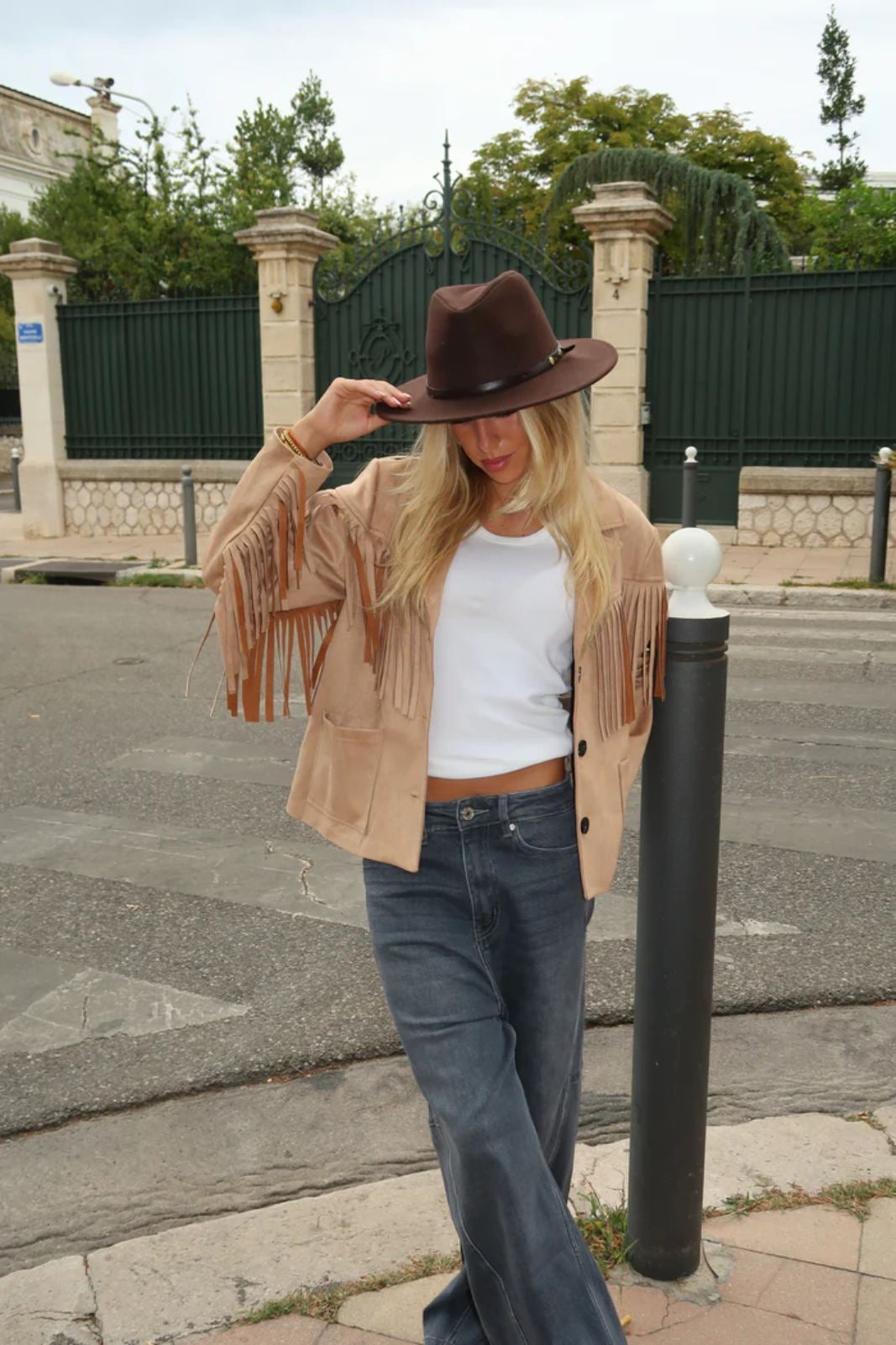 Τζάκετ με κρόσσια και κουμπί