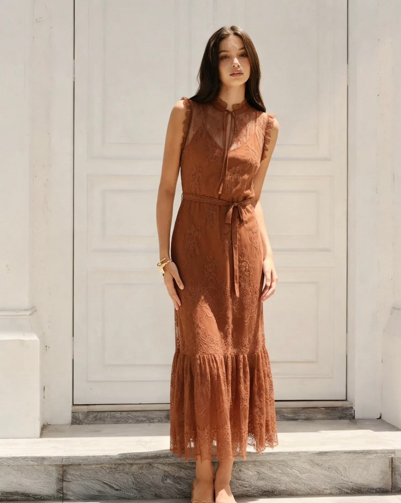 Premium Lace Midi Dress με Ζώνη & Ρομαντικό Neckline