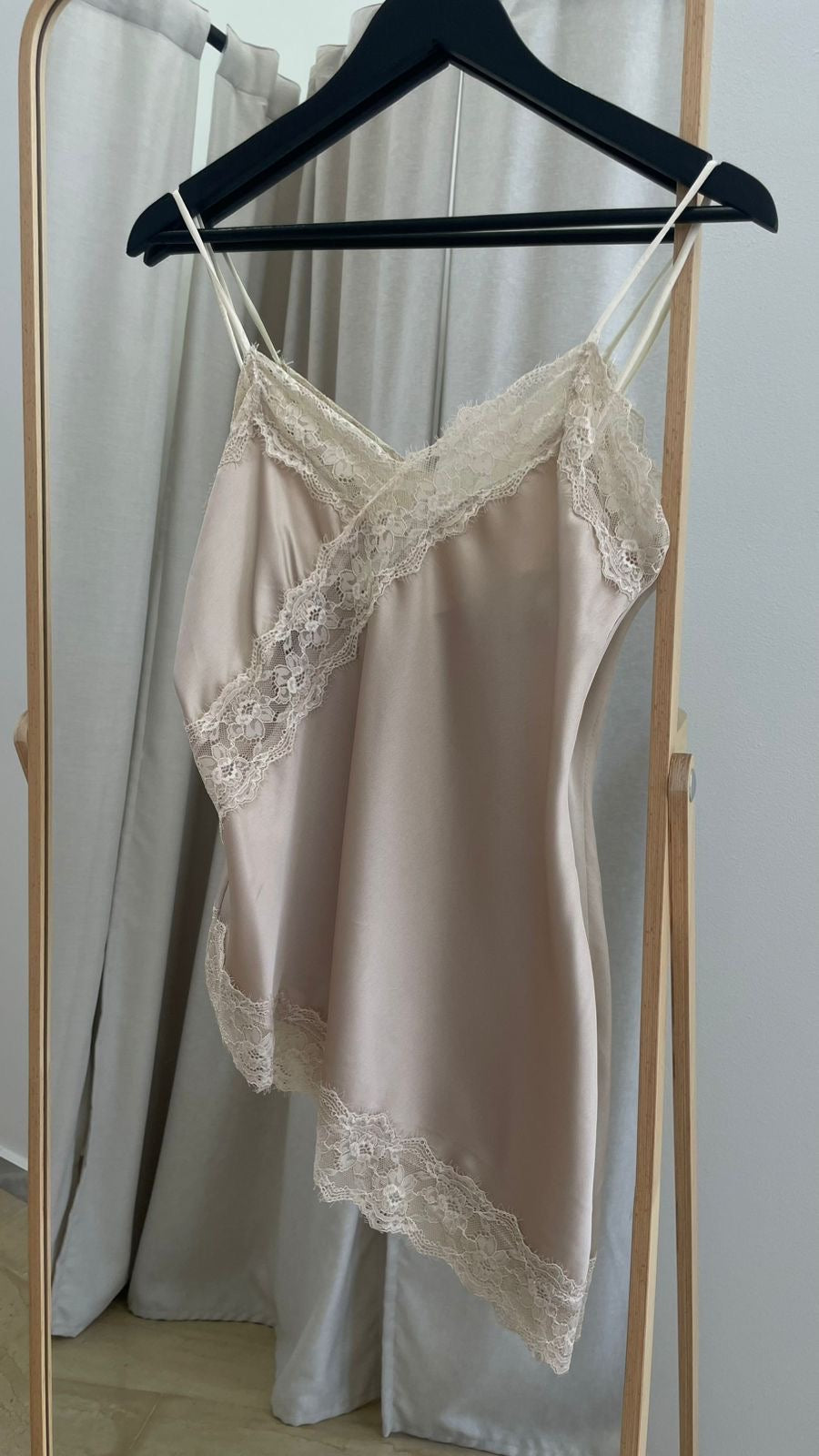 Ασύμμετρο Lingerie τοπ κοντό