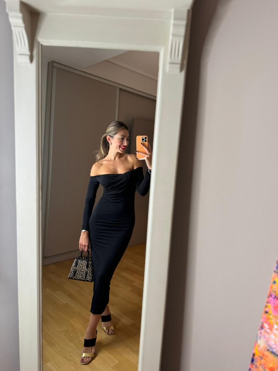 Φόρεμα ελαστικό με έξω ώμους