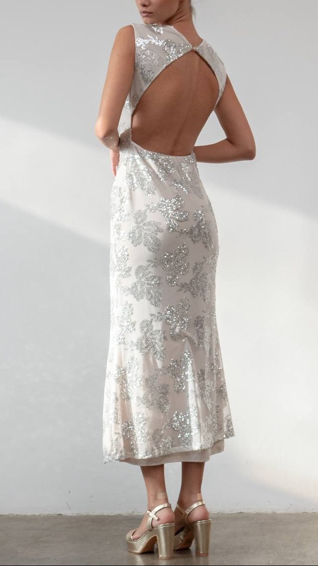 Φόρεμα με έξω πλάτη και παγιέτα