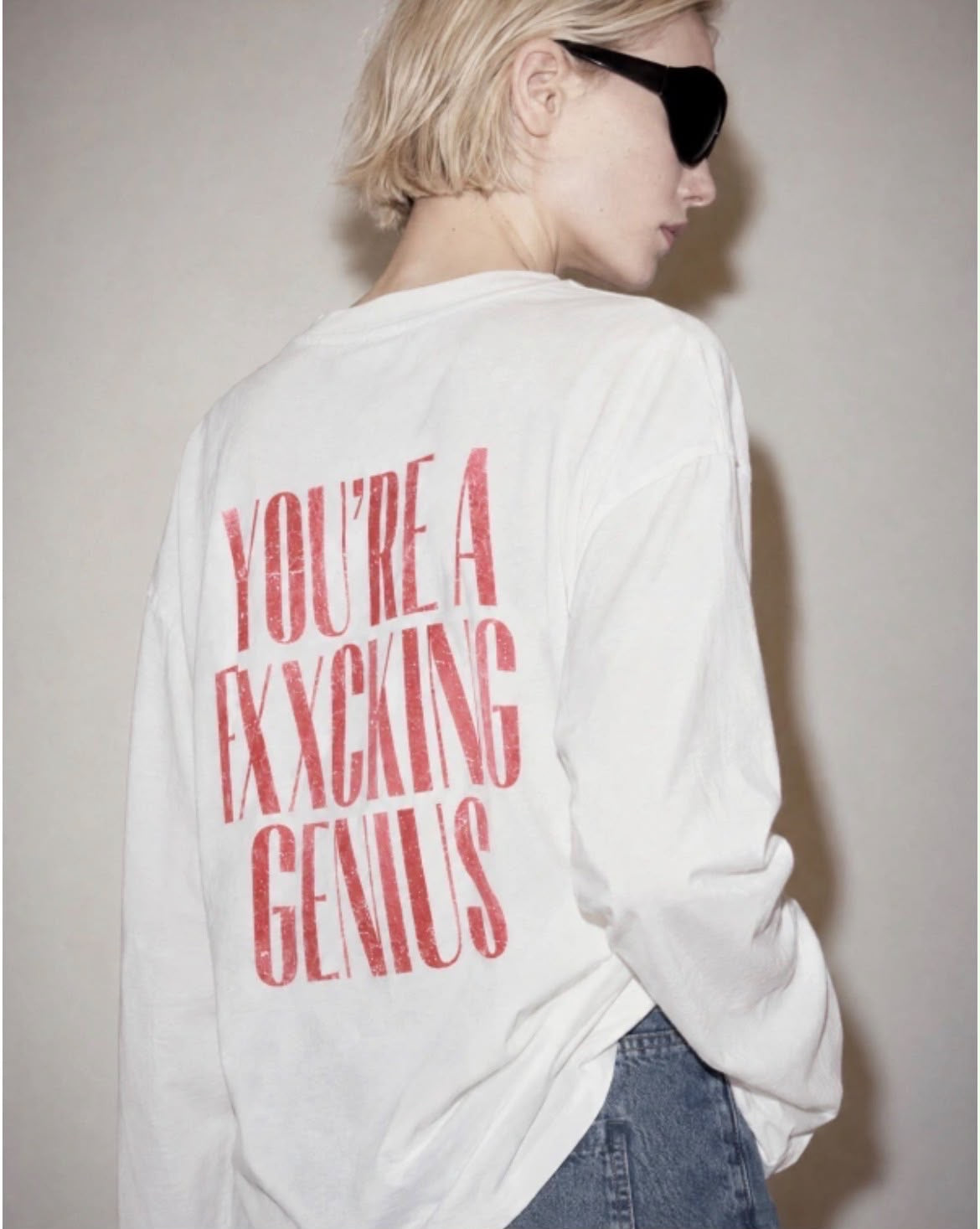 Lumina oversized λευκή μακρυμάνικη μπλούζα Genius στάμπα πλάτη