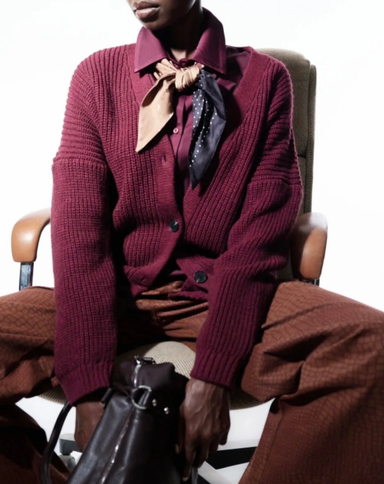 Πλεκτή ζακέτα με αποσπώμενο φουλάρι