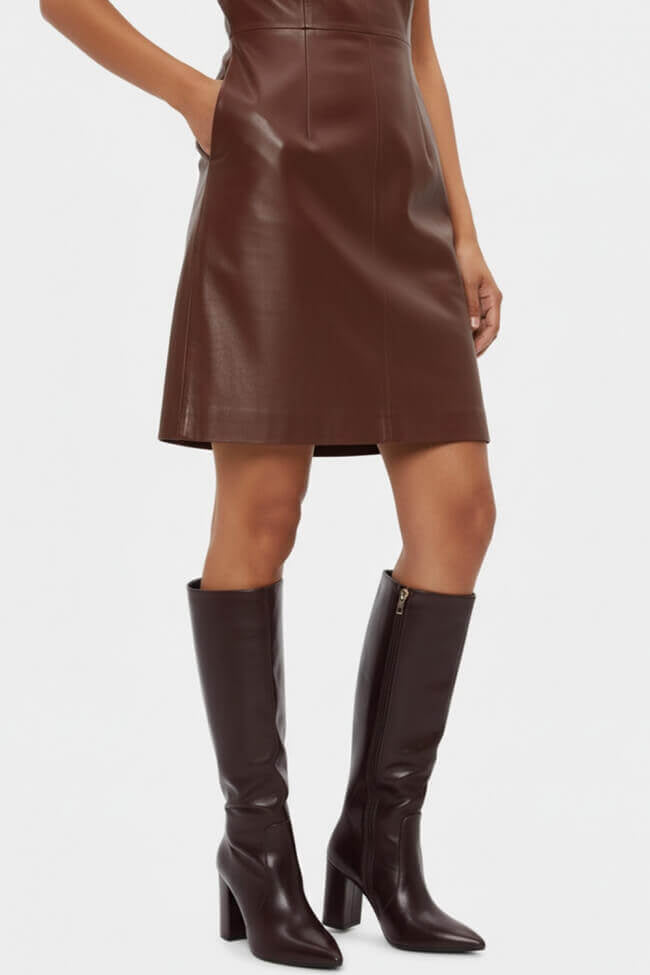 Μπότες μυτέρες με τακούνι