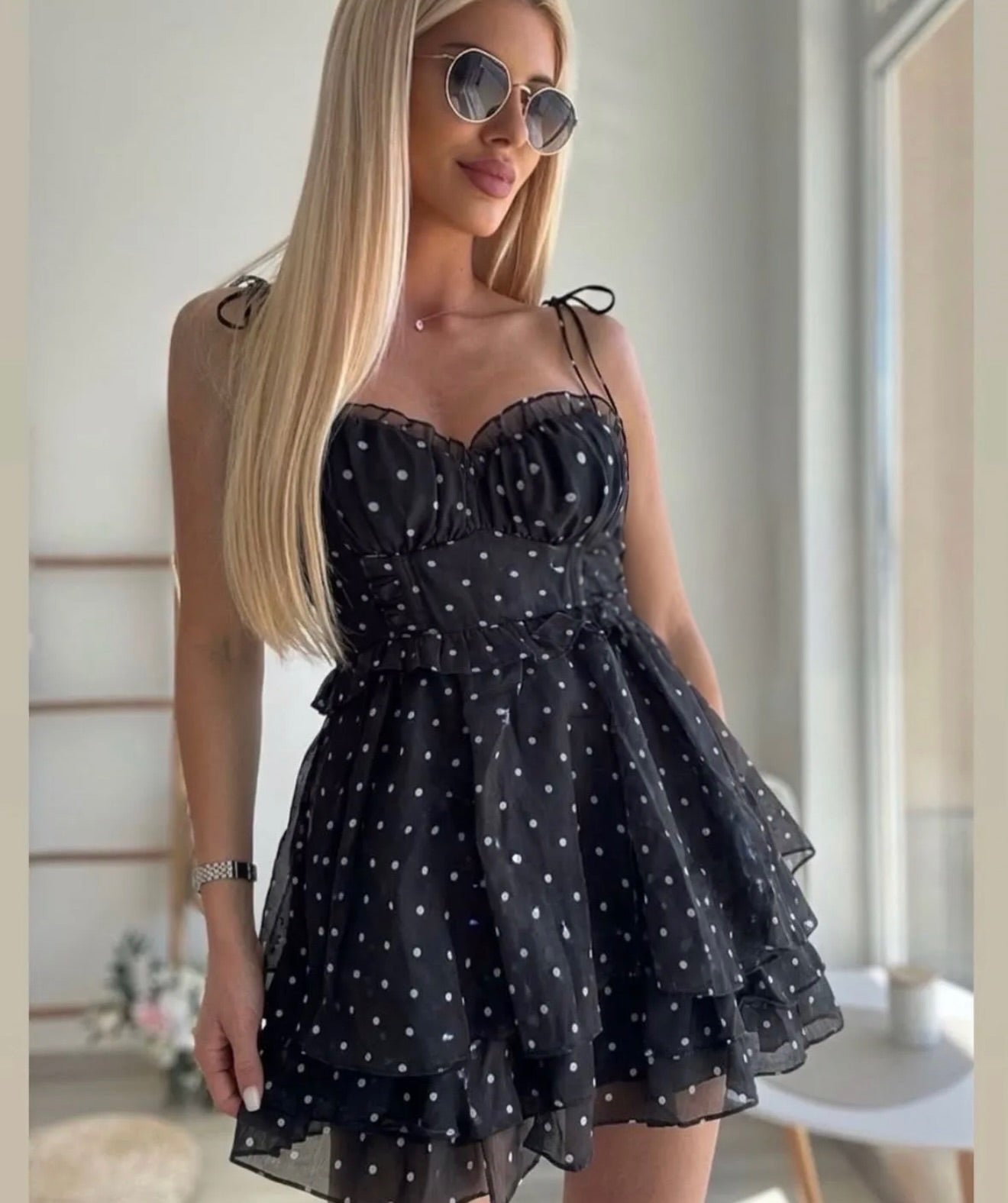 Πουά mini φόρεμα με βολάν