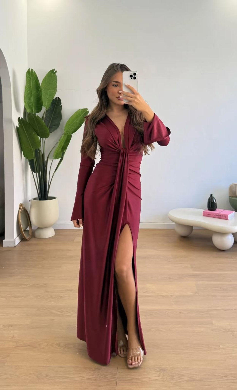 Φόρεμα μακρυμάνικο με ντεκολτέ