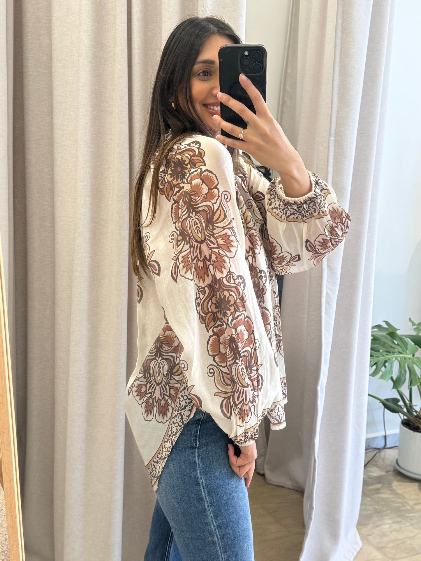 Μπλούζα με μεταξωτή υφή