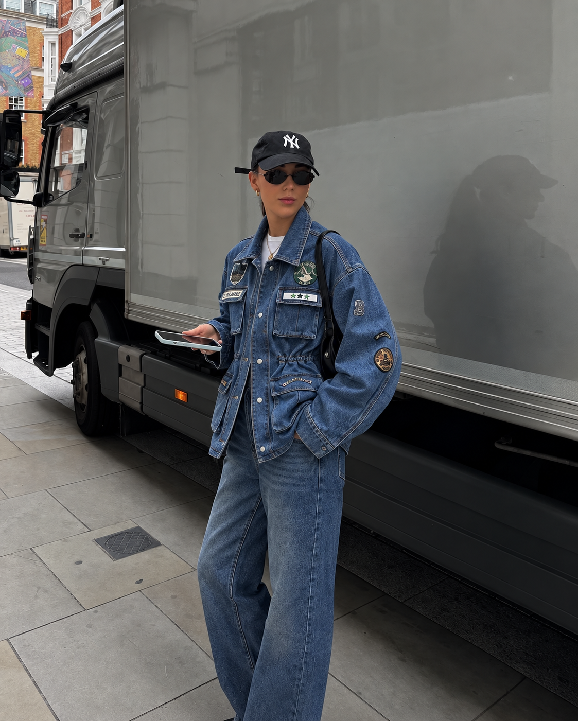 Oversized jacket με patches και φτερά