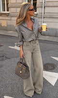 Wide leg τζιν washed μπεζ σε μοντέλο
