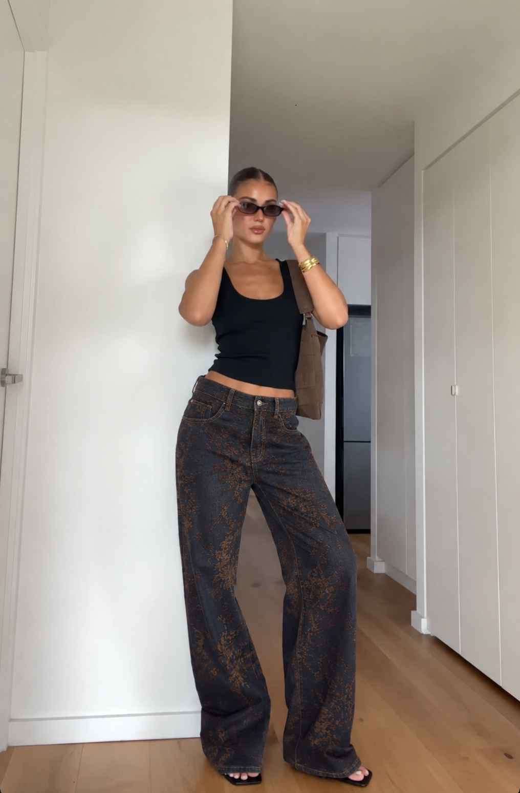 Wide Leg Τζιν με Καφέ Velvet Λεπτομέρειες