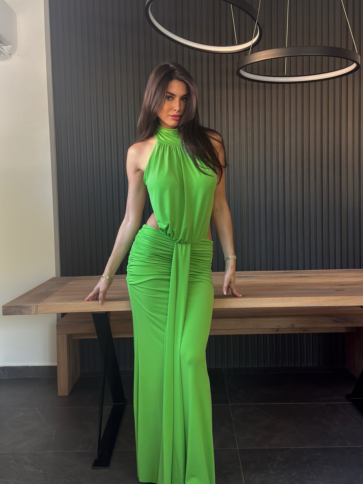 Maxi Φόρεμα με Ανοιχτή Πλάτη & Halter Λαιμό