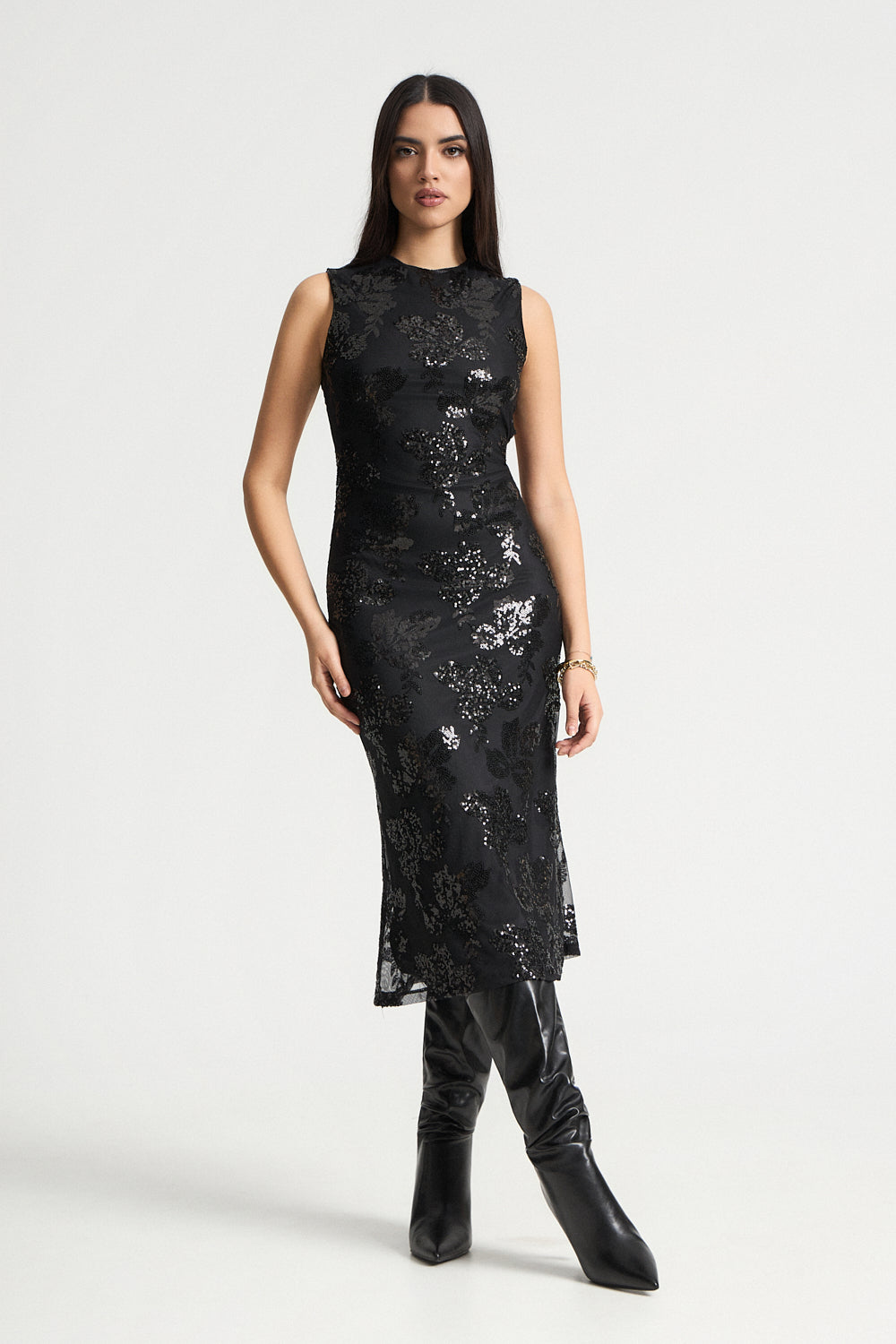 Φόρεμα με έξω πλάτη και παγιέτα