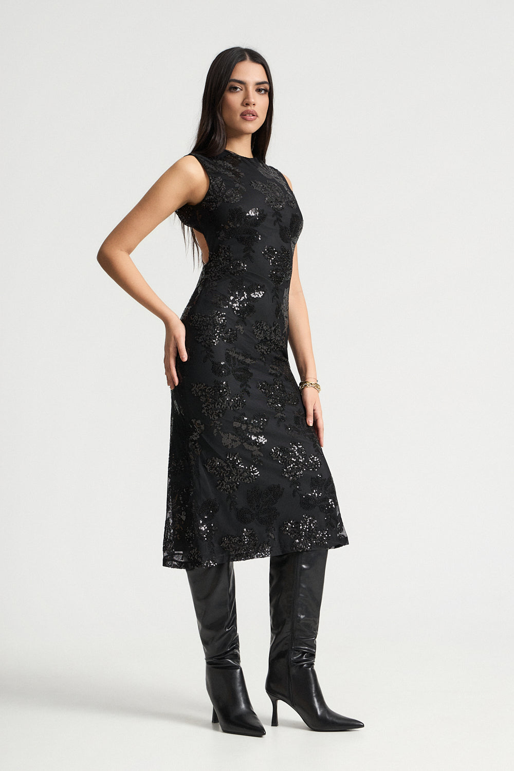 Φόρεμα με έξω πλάτη και παγιέτα